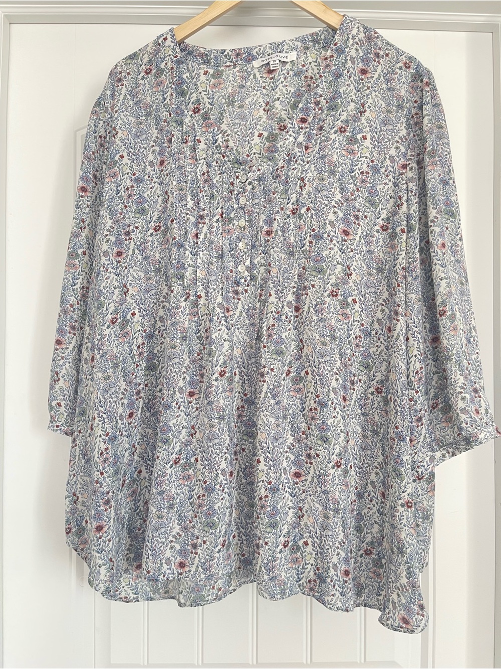 Rose & Olive Blue Floral Pintuck Button-Front Blouse